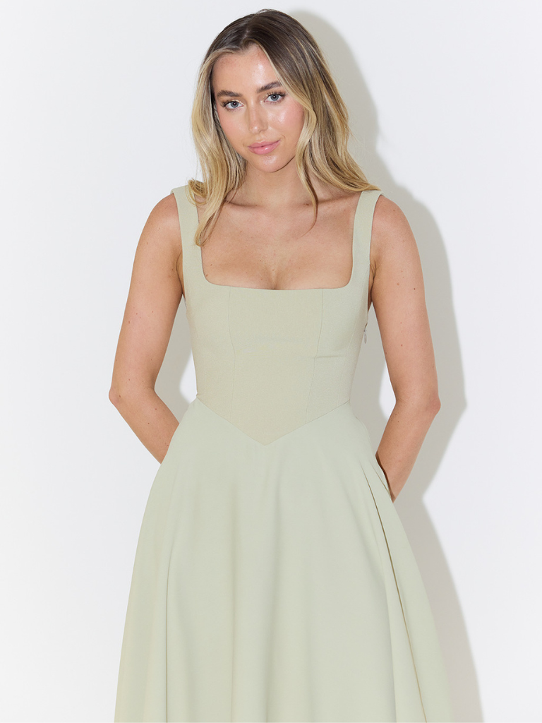 Grace | Abito midi fluido con scollo quadrato
